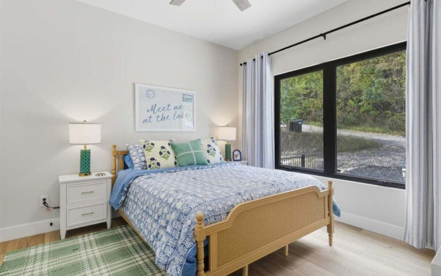 Modern Lakefront Escape The Twelve