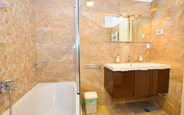 Family Friendly Spacious Apartment With Garden and Terrace
