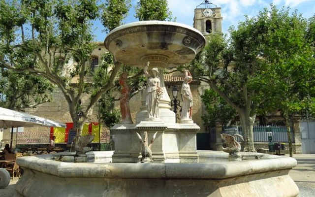 Apartment With one Bedroom in Maussane-les-alpilles, With Pool Access,