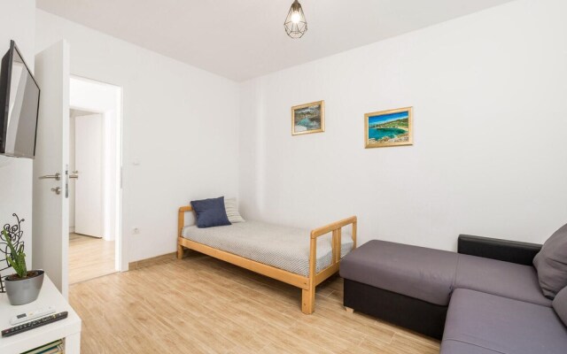 Beautiful Apartment in Vlasici With 1 Bedrooms and Wifi