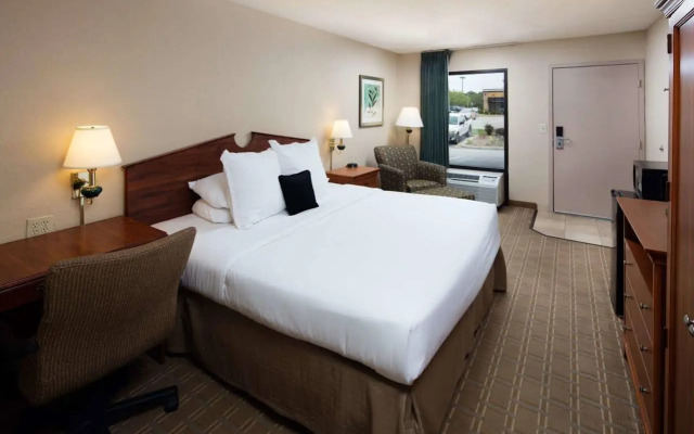 Baymont by Wyndham Fayetteville I-95