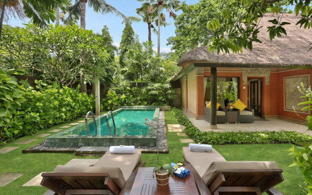 Legian Beach Hotel