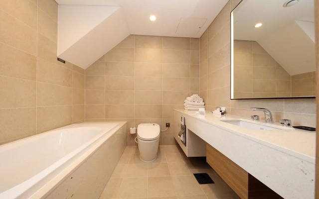 Midas Hotel & Resort