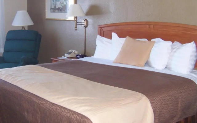 Norwood Inn & Suites