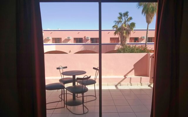 Los Jitos Hotel & Suites