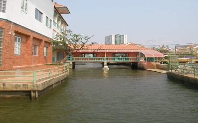 Waterside Boutique Hotel