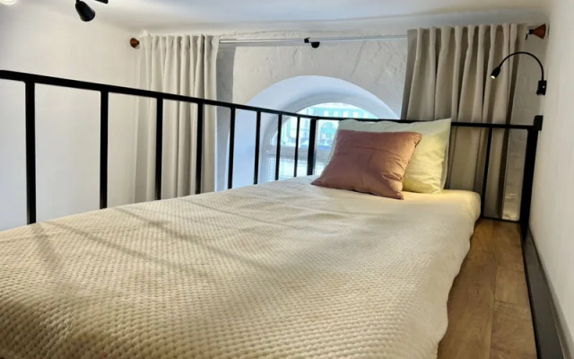 Диван и Чемодан на ул. Вокзальная магистраль, 2