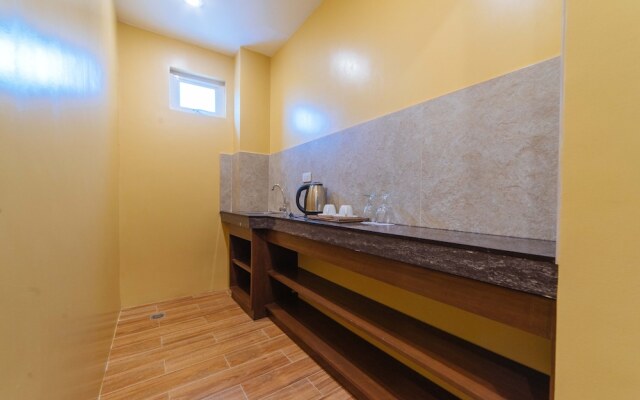 RedDoorz Premium near Health Centrum Banica