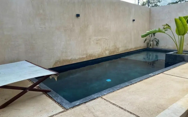 Deluxe Studio Direct Exit to the Pool