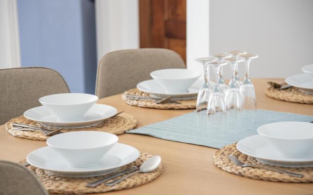 Beach apartment with terrace and private parking