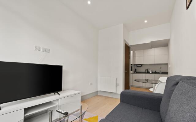 Comfy One Bed Apartment in Broad House, Harrow