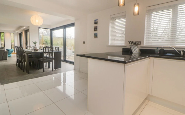 2 White Rock Court