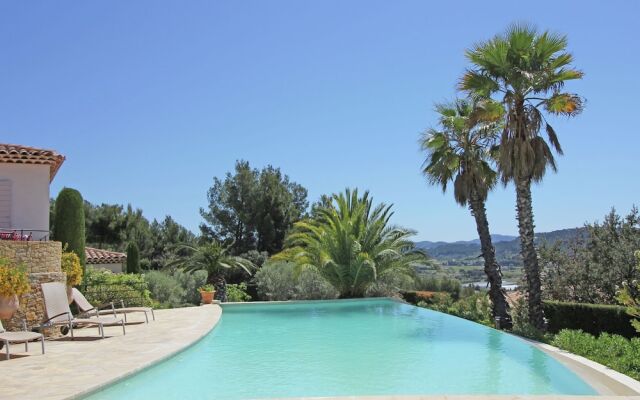 Deluxe Villa in La Cadière D'azur With Pool & Views