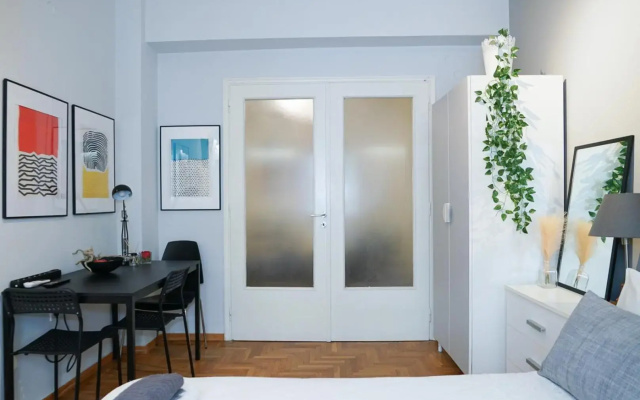 Modern studio apartment very close to city centre