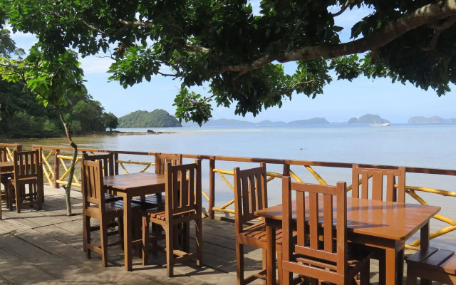 Four Seasons Seaview Hotel