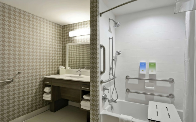Home2 Suites by Hilton Plymouth, MN