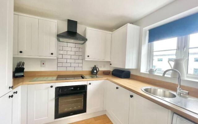 Lovely 2-Bedroom Bristol Apartment. FREE PARKING.