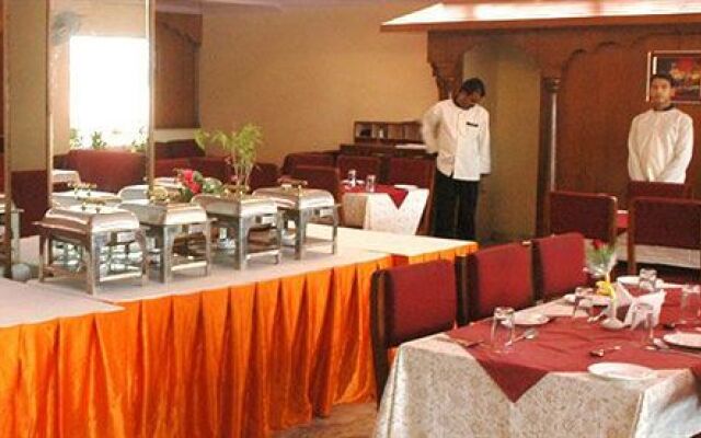 OYO 18814 Hotel Maya International