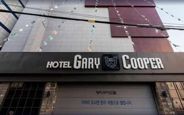 Gary Cooper Hotel