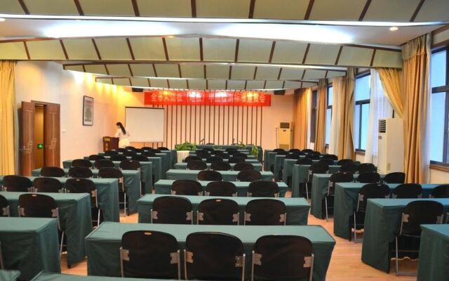 Xianning Changyin Hot Spring Hotel