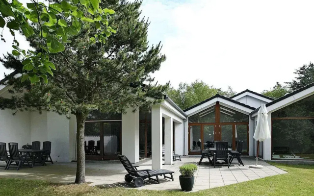 10 Person Holiday Home in Albaek