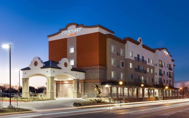 Отель Courtyard by Marriott Fort Worth Historic Stockyards