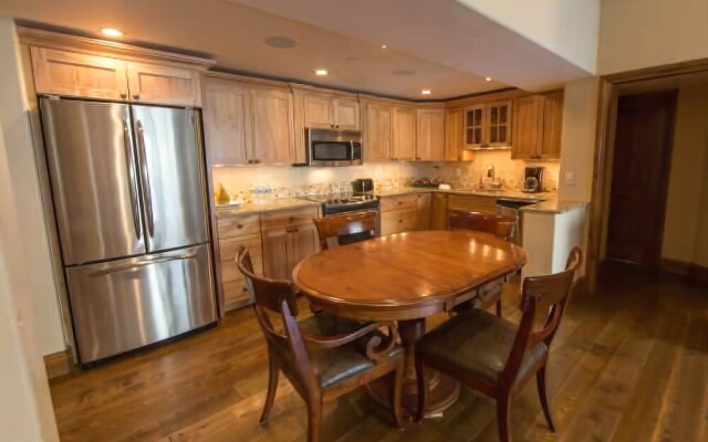 Condo with Onsite Pool & Hot Tub, Free WiFi & Garage Parking by RedAwning