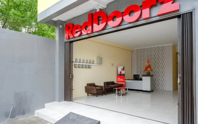 Reddoorz Syariah near Solo Square Mall