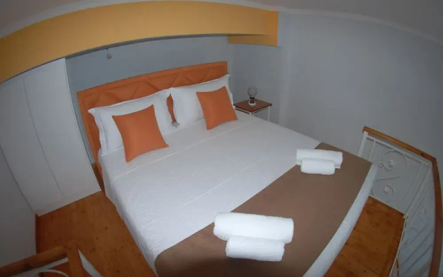 Crown Deluxe Apartments