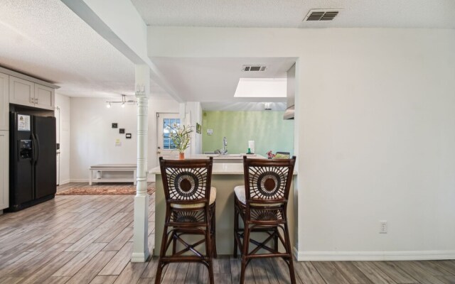 TRANQUILITY. Gated Estate Home. Privacy.