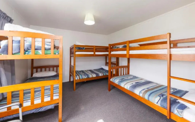 Foxton Beach TOP 10 Holiday Park