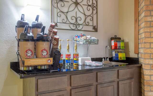 AmericInn by Wyndham Delafield-Waukesha-Milwaukee