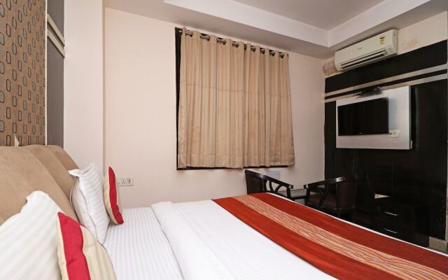 OYO 13299 Hotel Blue Pearl