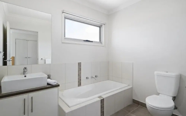Seaside 3-bed Home, Direct Beach Access