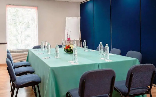 Hotel NH Lázaro Cárdenas