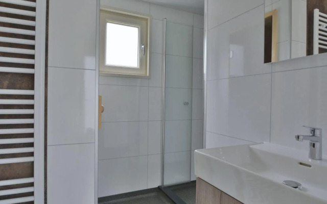 Comfy Chalet With Sunshower, Located in a Forrest