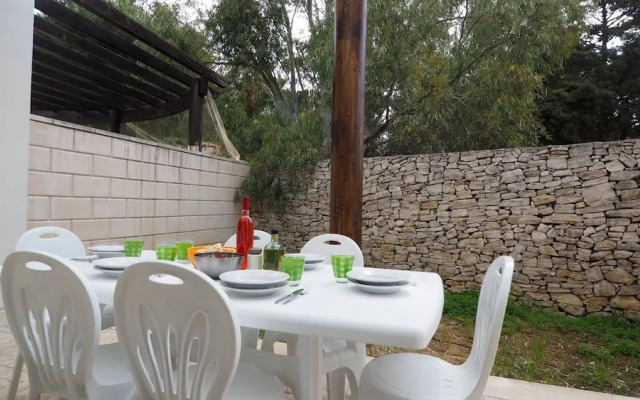 Garden Villa 2 Bedrooms by the sea 7 Sleeps