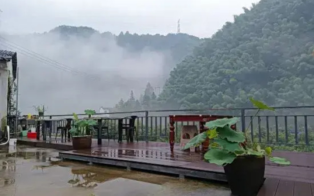 Xiuning Liu Jie's Family Farmhouse
