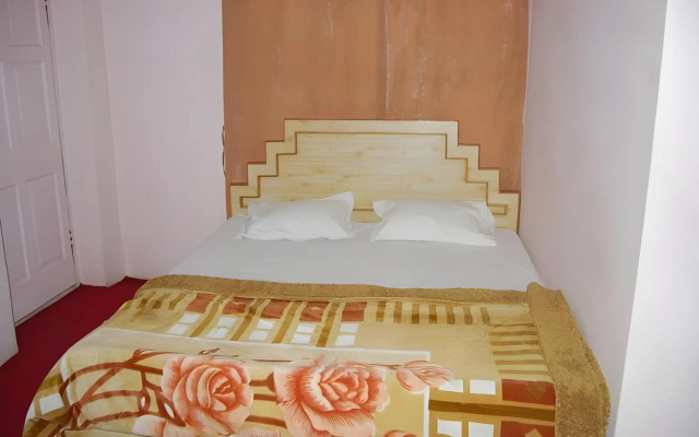 OYO 85927 Marias Hotel