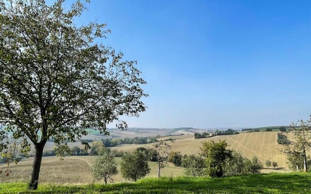 Scenic apartment in Belvedere Ostrense with private pool