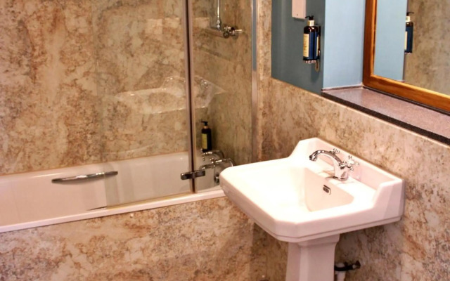 Victoria Square Hotel