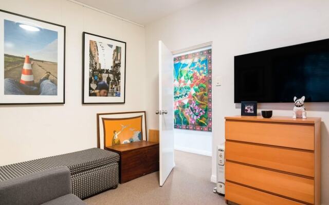 Waterfront Apartment Brimming With Inspirational Artwork