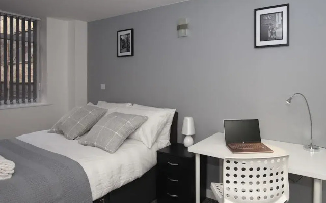 PM & Charles Luxury Apartments - 2 Bedroom - City Center - Parking