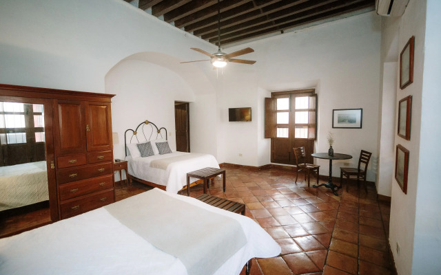 Hotel Hostal El Farol