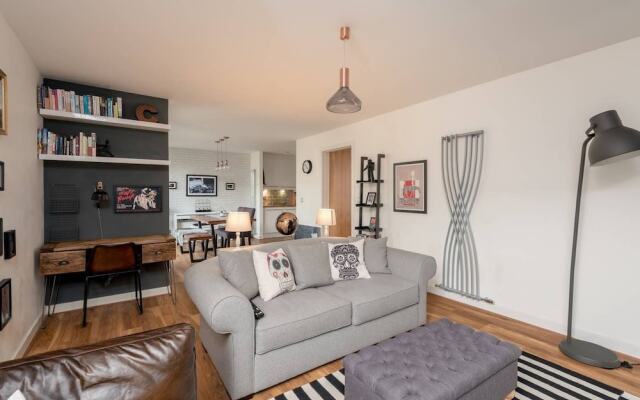 Ultra Stylish 2 Bed/2 Bath with Balcony & Parking