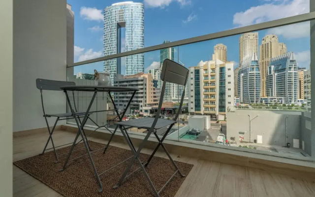 Stunning Apt Marina view with Balcony