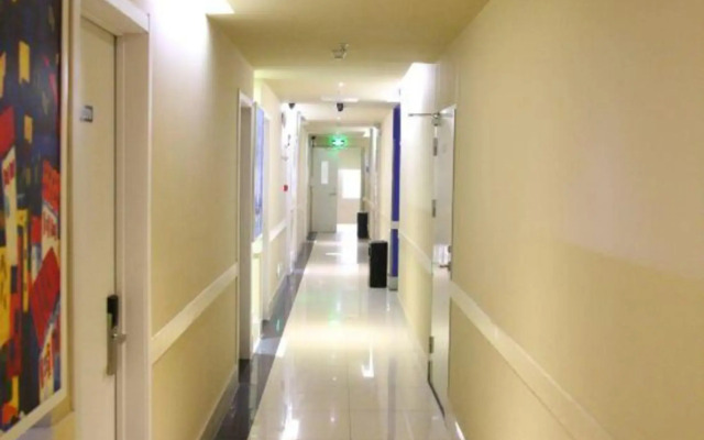 100 Hotel