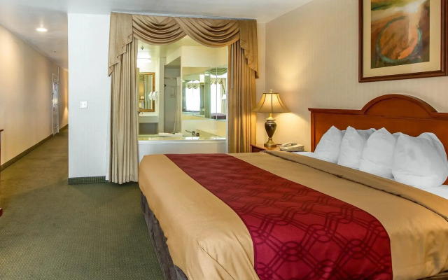 Econo Lodge Inn & Suites Riverside - Corona