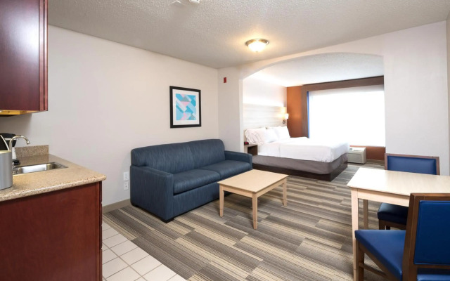 Holiday Inn Express & Suites Gaylord by IHG