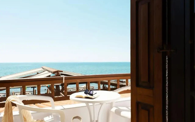 Potokaki Beachfront Hotel